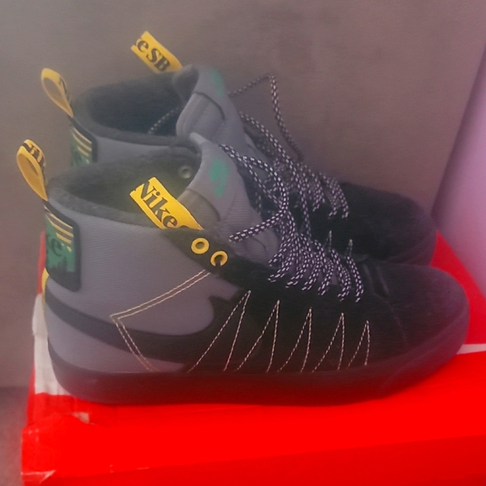 Nike ZOOM AiR Black and Gray High-Top Sneakers
